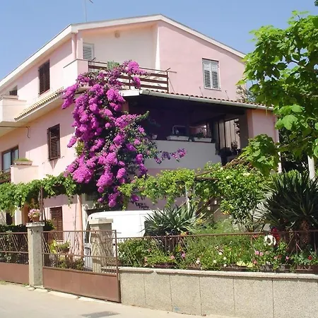 Apartment Vacation In With Terrace, Wifi, Washing Machine