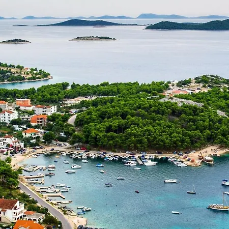 Apartamento Vacation In With Terrace, Wifi, Washing Machine Pakoštane