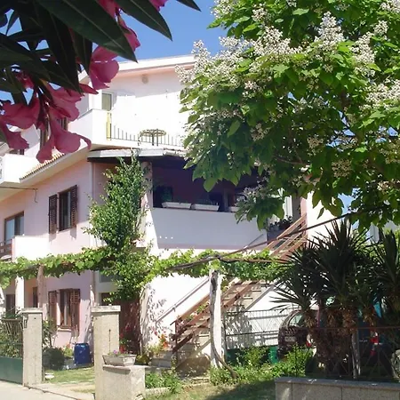 Vacation In With Terrace, Wifi, Washing Machine Pakoštane