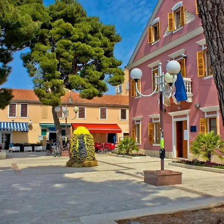 Vacation In With Terrace, Wifi, Washing Machine Apartmán Pakoštane