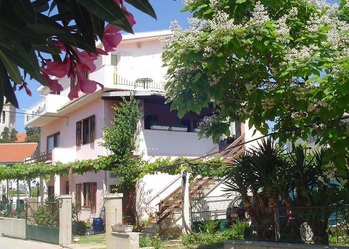 Vacation In With Terrace, Wifi, Washing Machine Pakoštane